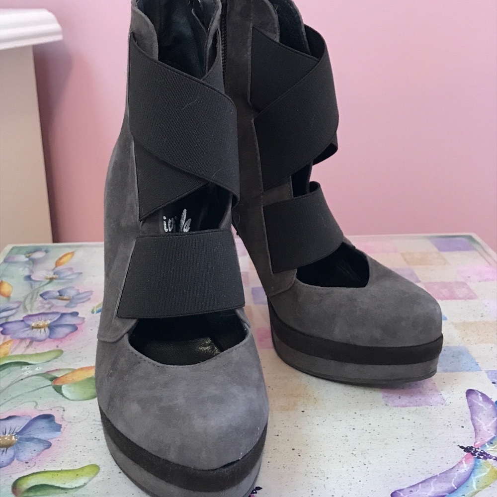 Shoes - Picture 3 of 5